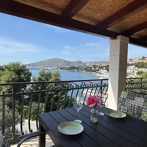 Mirella , Trogir Chorwacja