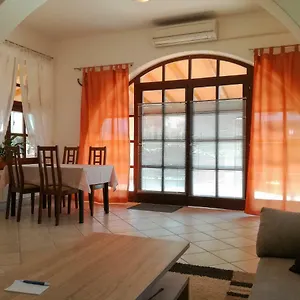  Apartment Sandra